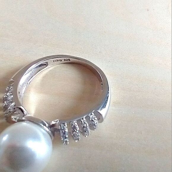 Shell Pearl & Faux Diamond Ring In Sterling Silver - Picture 6 of 9